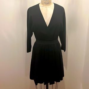 Theory Black v-Neck Elastic Waist with Pleat Dress Sample about size 4/6
